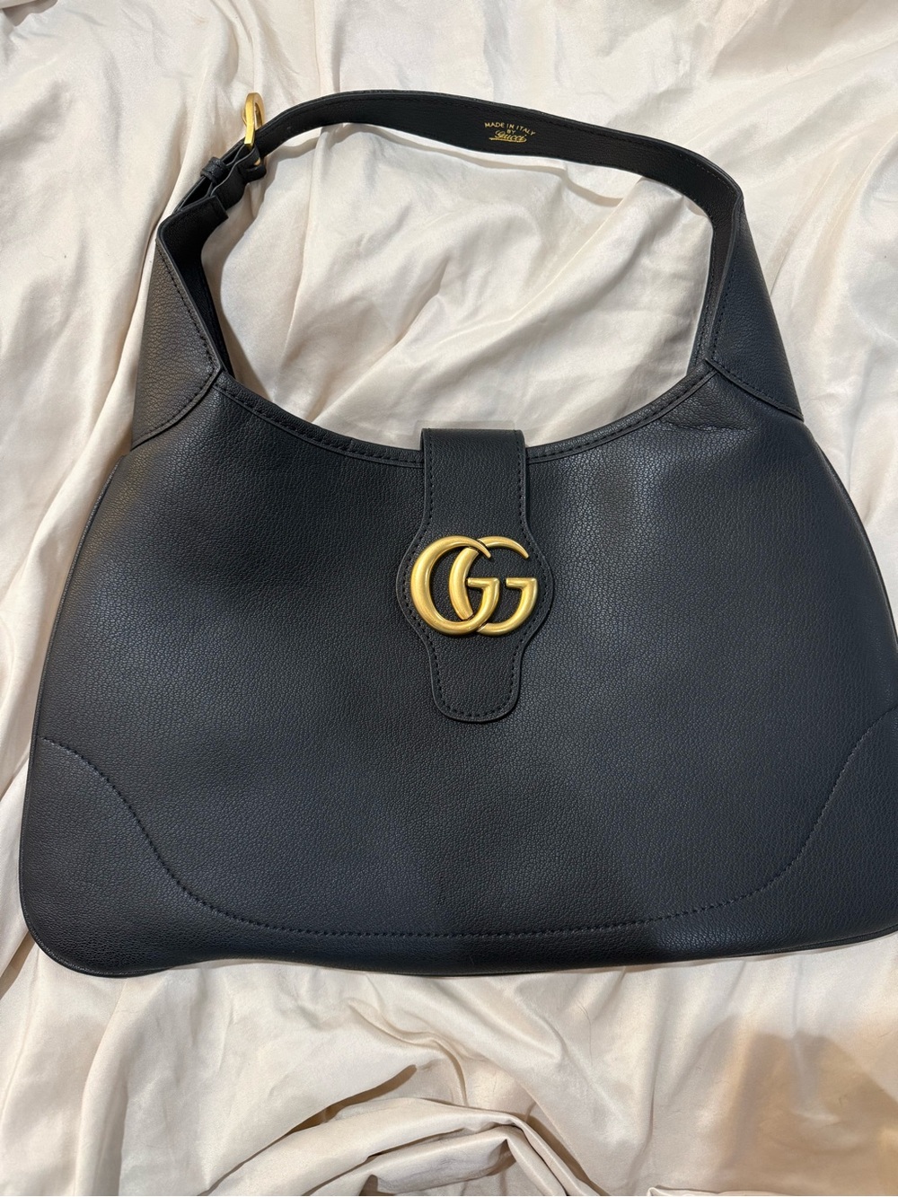 Faux Gucci Black Pebbled Leather Shoulder Bag with Gold Double G